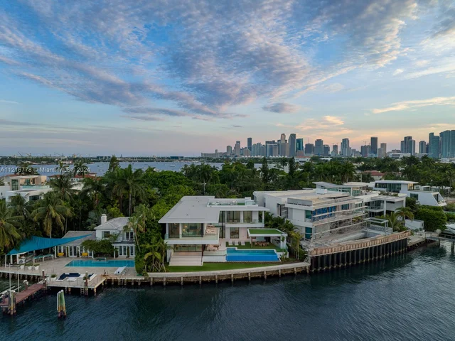 1417 N Venetian Way, Miami Beach FL 33139