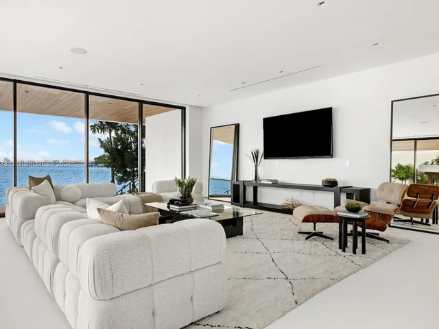 1417 N Venetian Way, Miami Beach FL 33139