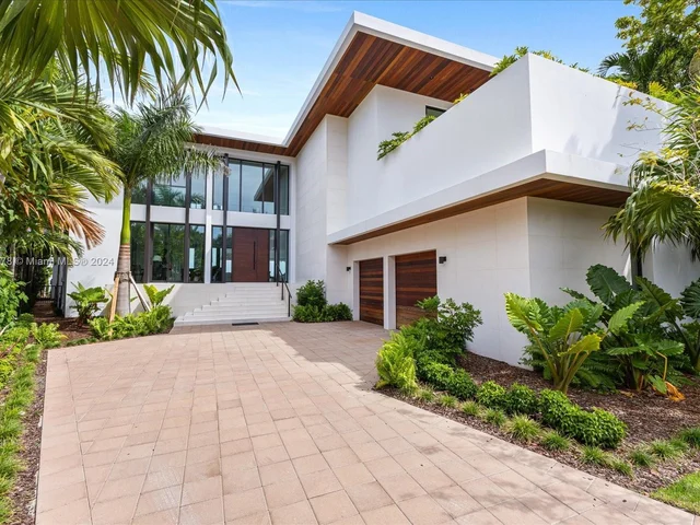 1417 N Venetian Way, Miami Beach FL 33139