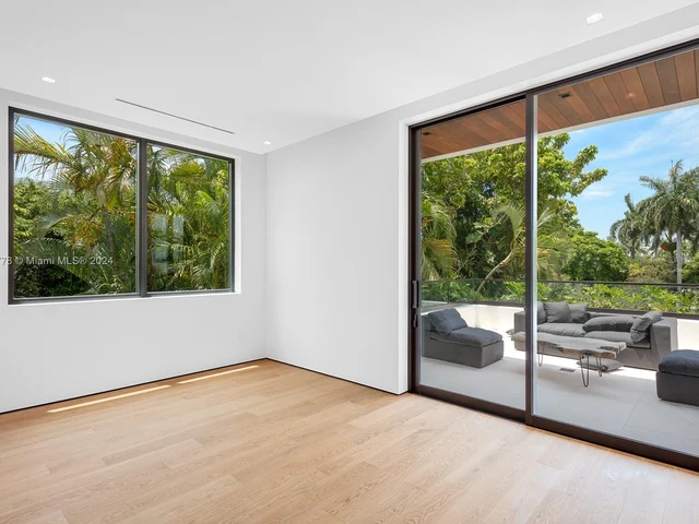 1417 N Venetian Way, Miami Beach FL 33139