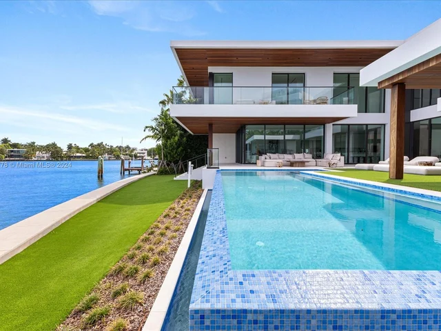 1417 N Venetian Way, Miami Beach FL 33139