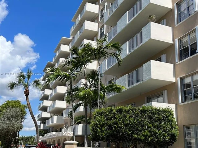 1455 N Treasure Dr # 2D, North Bay Village FL 33141