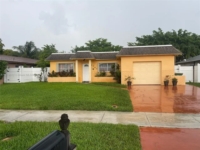 5741 NW 56th Pl, Tamarac FL 33319
