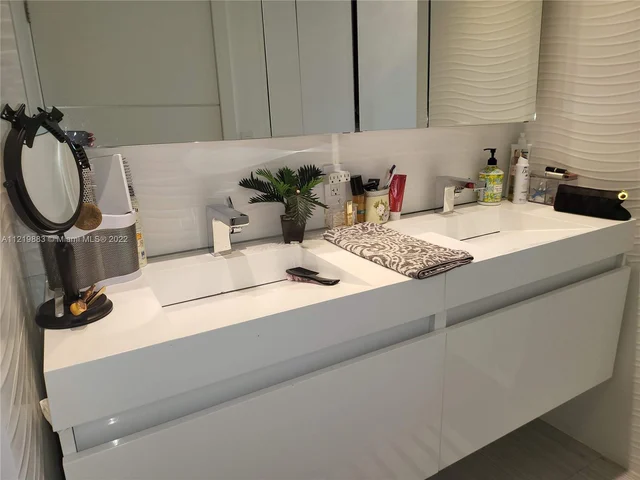 6301 Collins # 2107, Miami Beach FL 33141