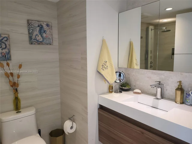 6301 Collins # 2107, Miami Beach FL 33141