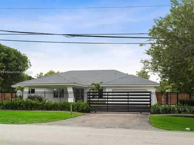 10651 SW 77th Ave, Pinecrest FL 33156