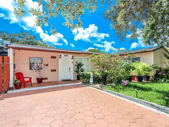 7031 Liberty St, Hollywood FL 33024