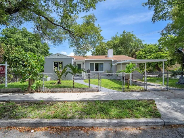 586 NW 48th St, Miami FL 33127
