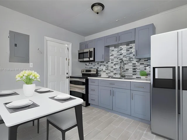 562 W 4th St, Riviera Beach FL 33404