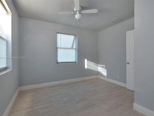 562 W 4th St, Riviera Beach FL 33404