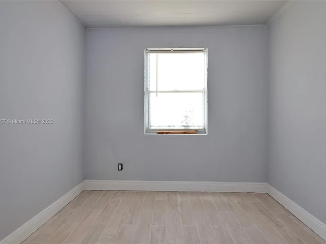 562 W 4th St, Riviera Beach FL 33404