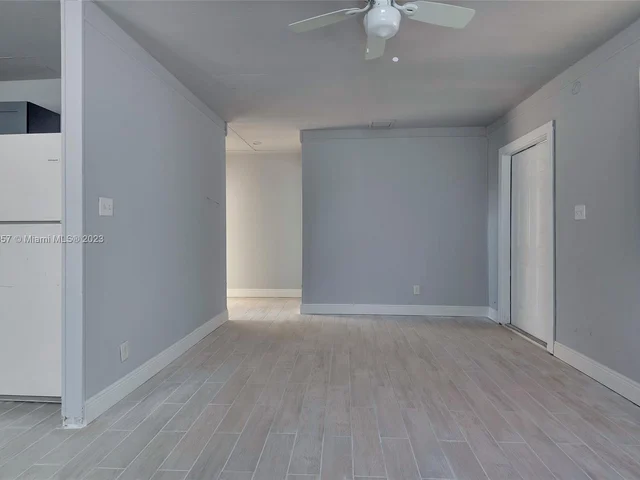 562 W 4th St, Riviera Beach FL 33404