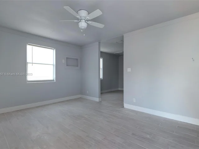 562 W 4th St, Riviera Beach FL 33404