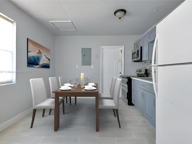 562 W 4th St, Riviera Beach FL 33404