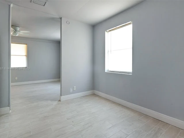 562 W 4th St, Riviera Beach FL 33404