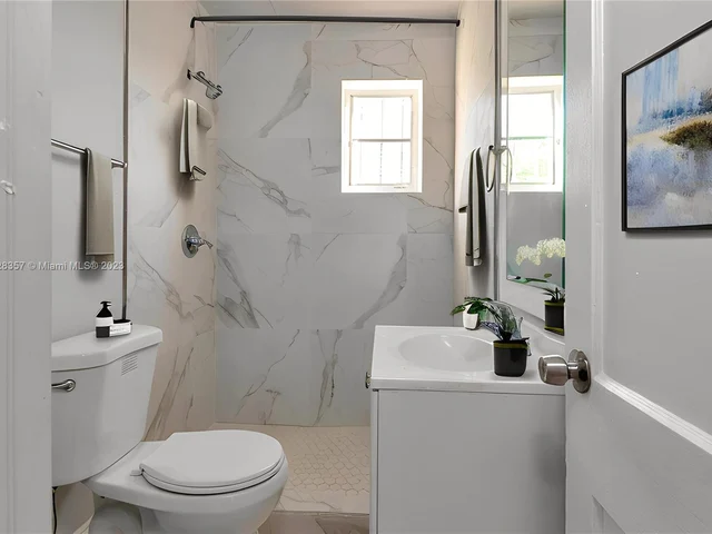 562 W 4th St, Riviera Beach FL 33404