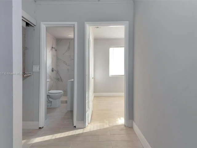 562 W 4th St, Riviera Beach FL 33404