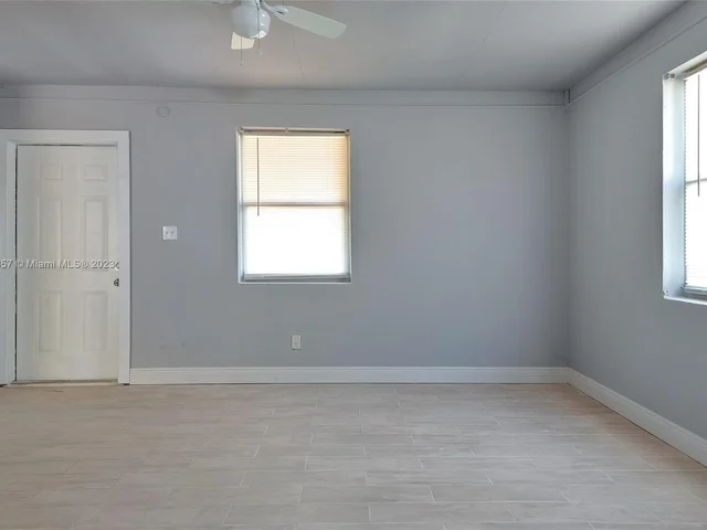 562 W 4th St, Riviera Beach FL 33404