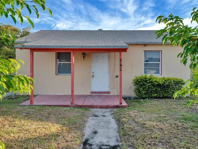 562 W 4th St, Riviera Beach FL 33404