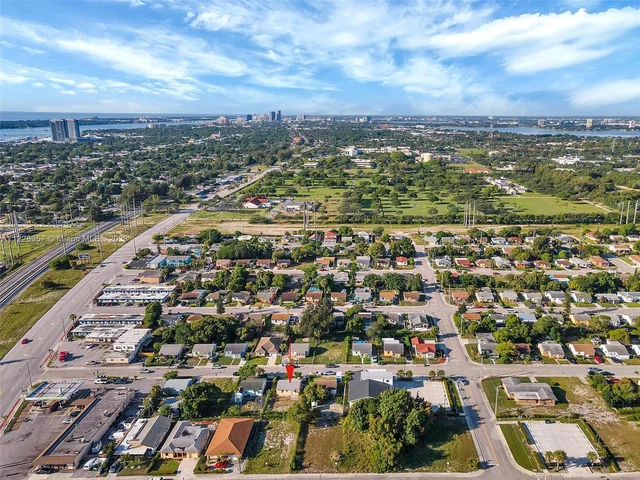 562 W 4th St, Riviera Beach FL 33404