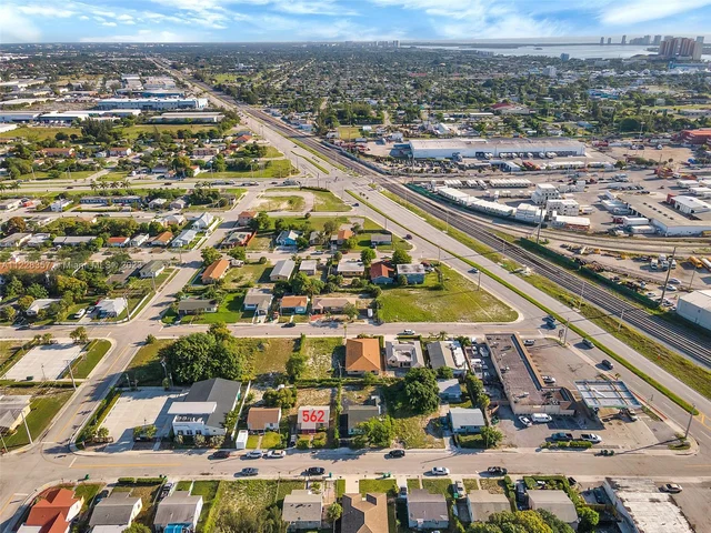 562 W 4th St, Riviera Beach FL 33404