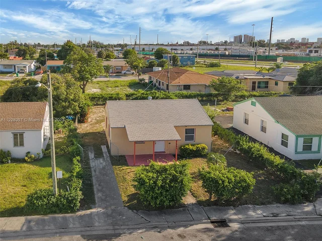 562 W 4th St, Riviera Beach FL 33404