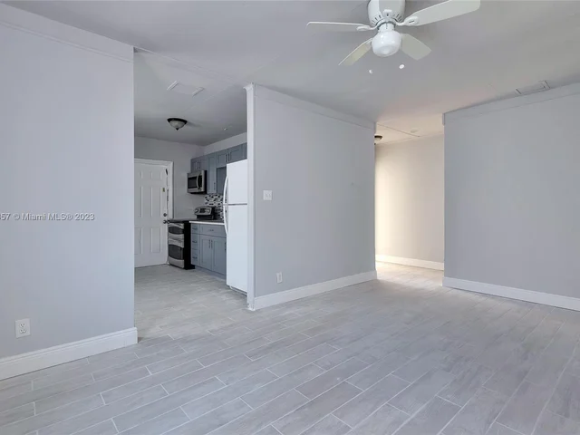 562 W 4th St, Riviera Beach FL 33404