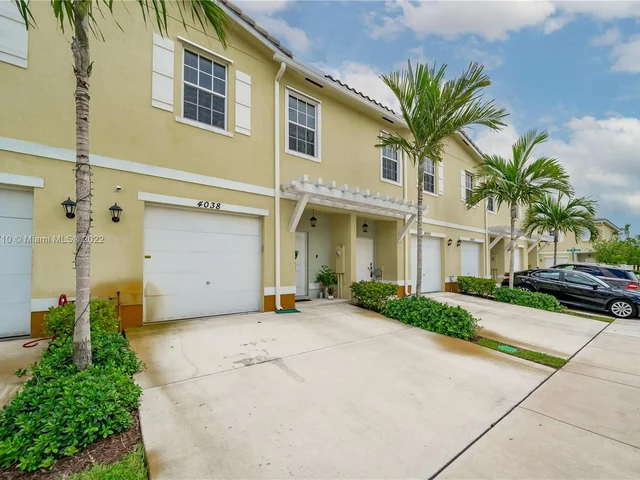4038 NW 11th St, Lauderhill FL 33313