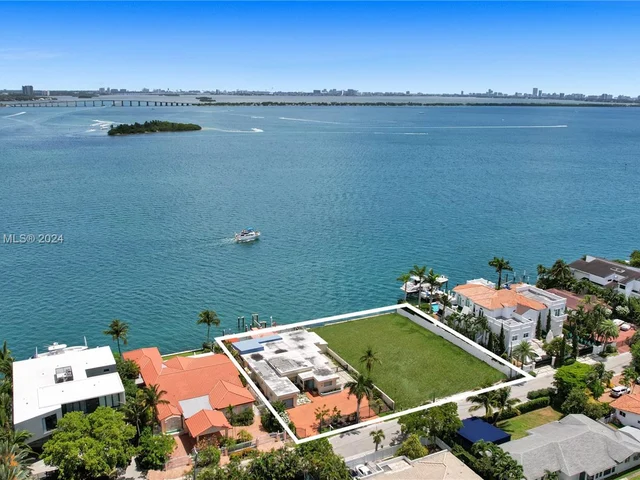 851 N Venetian Dr, Miami FL 33139