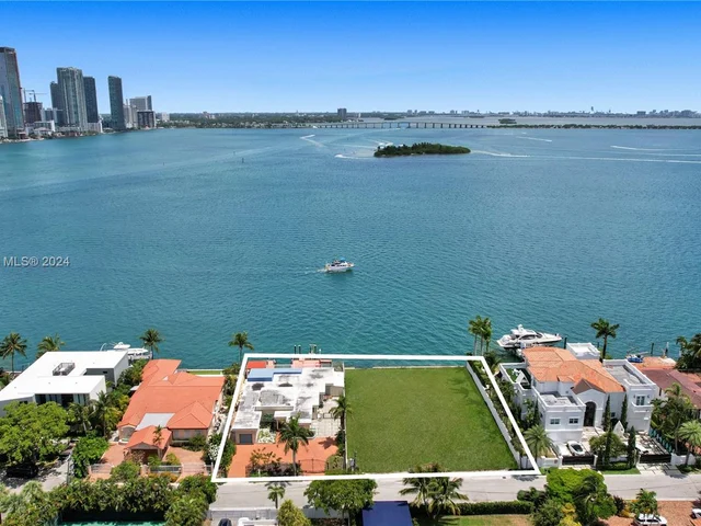 851 N Venetian Dr, Miami FL 33139