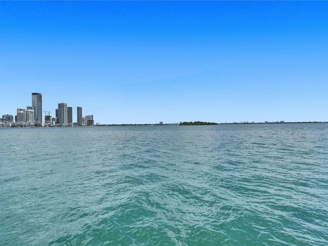 851 N Venetian Dr, Miami FL 33139