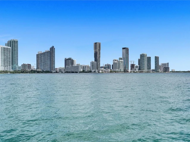 851 N Venetian Dr, Miami FL 33139