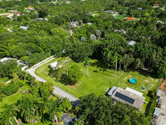 10731 SW 51st St, Davie FL 33328