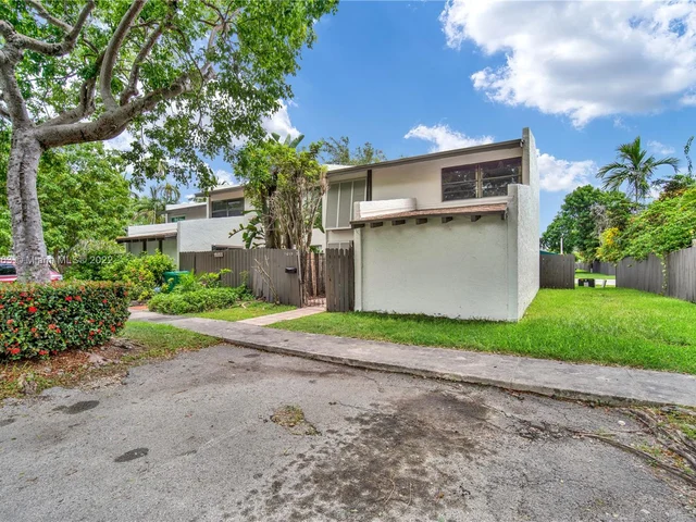 11075 SW 70th Ter, Miami FL 33173