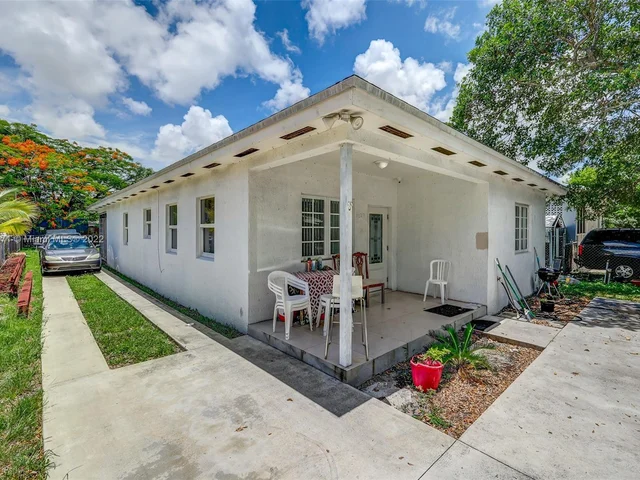 1027 NW 120th St, North Miami FL 33168