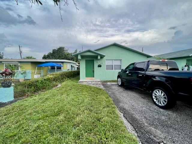 611 NW 3rd Ct, Hallandale Beach FL 33009