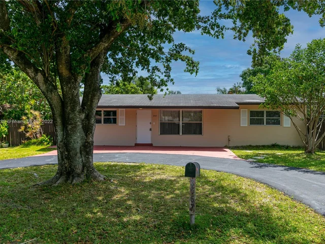 3557 Lloyd Dr, Oakland Park FL 33309