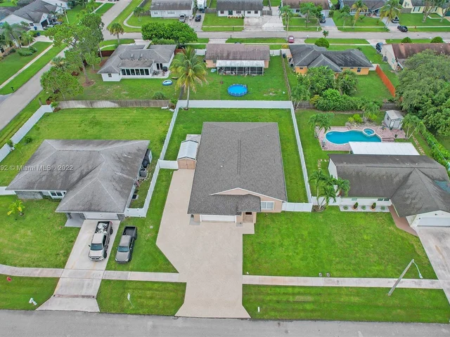 182 Cordoba Cir, Royal Palm Beach FL 33411