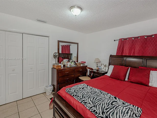 221 NW 33rd St, Miami FL 33127