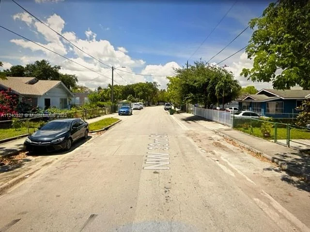 221 NW 33rd St, Miami FL 33127