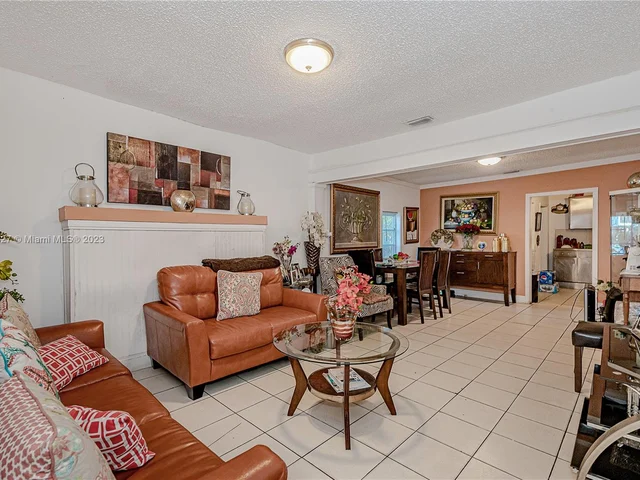 221 NW 33rd St, Miami FL 33127