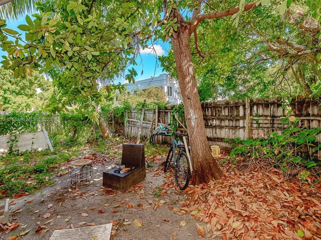 221 NW 33rd St, Miami FL 33127