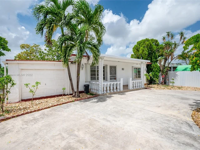 901 E 21st St, Hialeah FL 33013