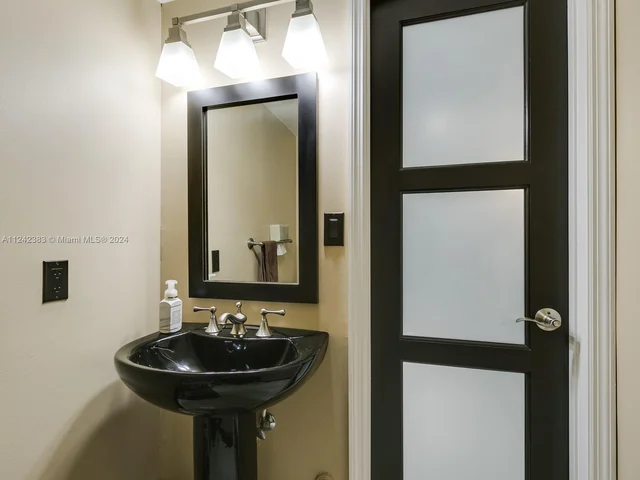 920 NE 26th Ave # 920, Hallandale Beach FL 33009