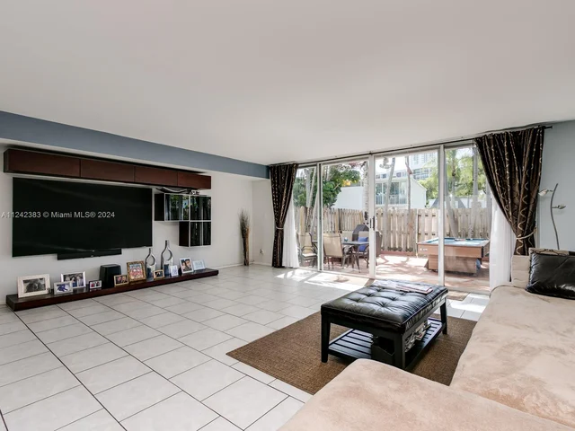 920 NE 26th Ave # 920, Hallandale Beach FL 33009