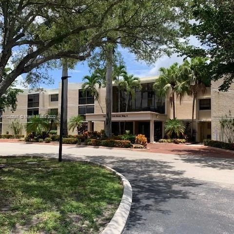16251 Golf Club Rd # 111, Weston FL 33326