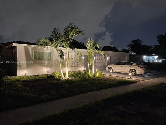 651 SW 67th Ave, Pembroke Pines FL 33023