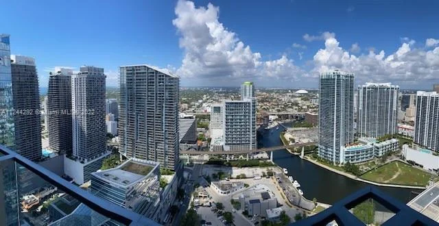 68 SE 6th St # 3904, Miami FL 33131