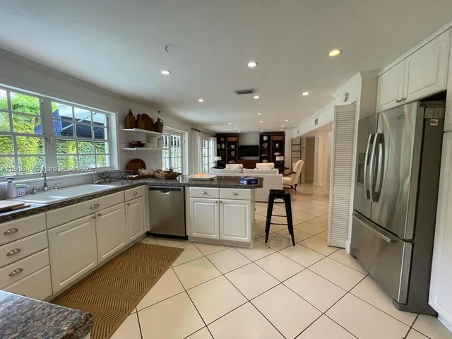 515 Woodcrest Rd, Key Biscayne FL 33149