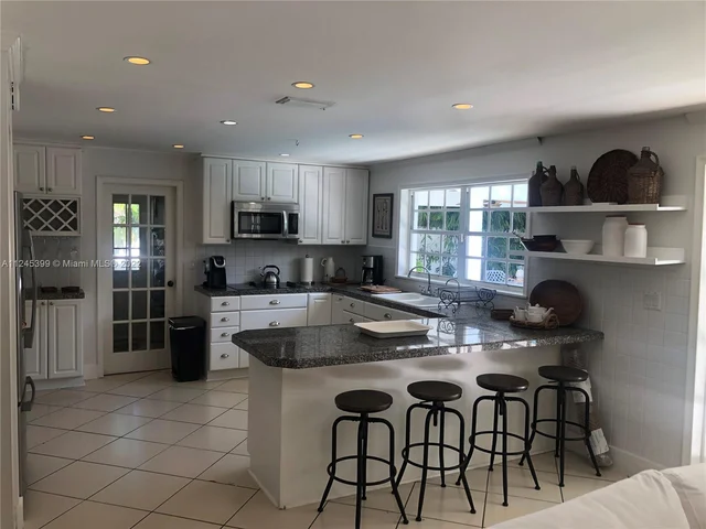 515 Woodcrest Rd, Key Biscayne FL 33149